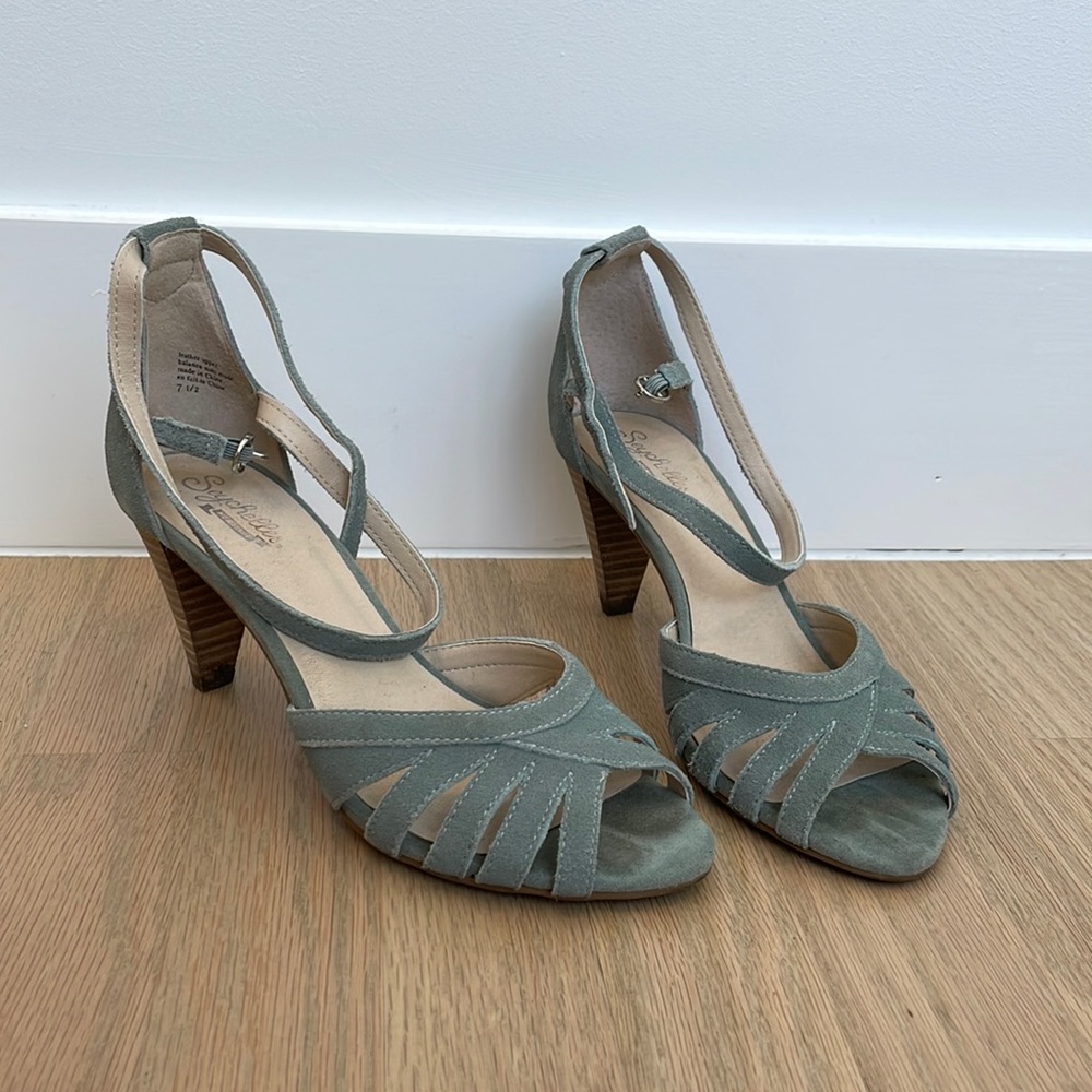 Beautiful Seychelles Heritage Heels